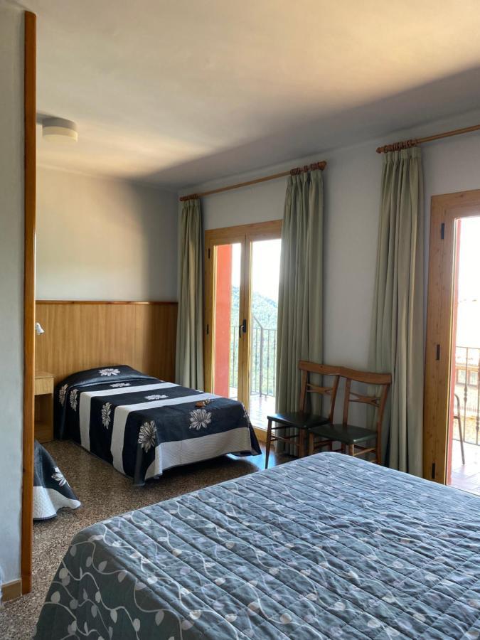 Hostal Alt Llobregat Castellar De N'Hug Eksteriør bilde