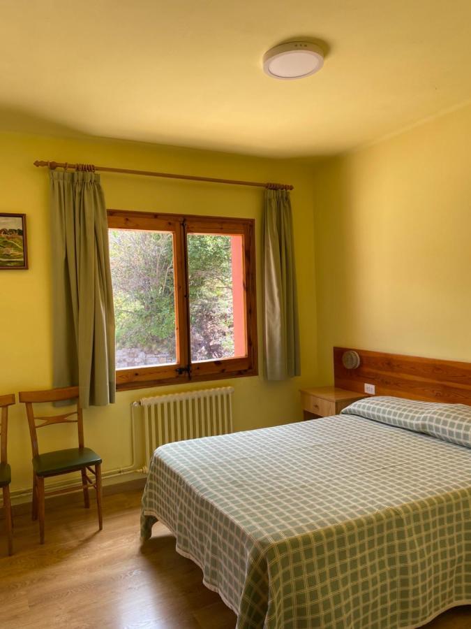 Hostal Alt Llobregat Castellar De N'Hug Eksteriør bilde